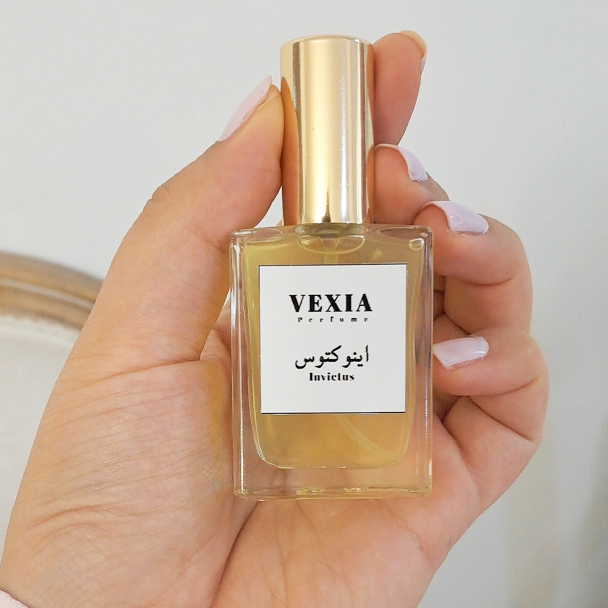 عطر موی مردانه اینوکتوس حاوی هیالورونیک اسید و روغن آرگان